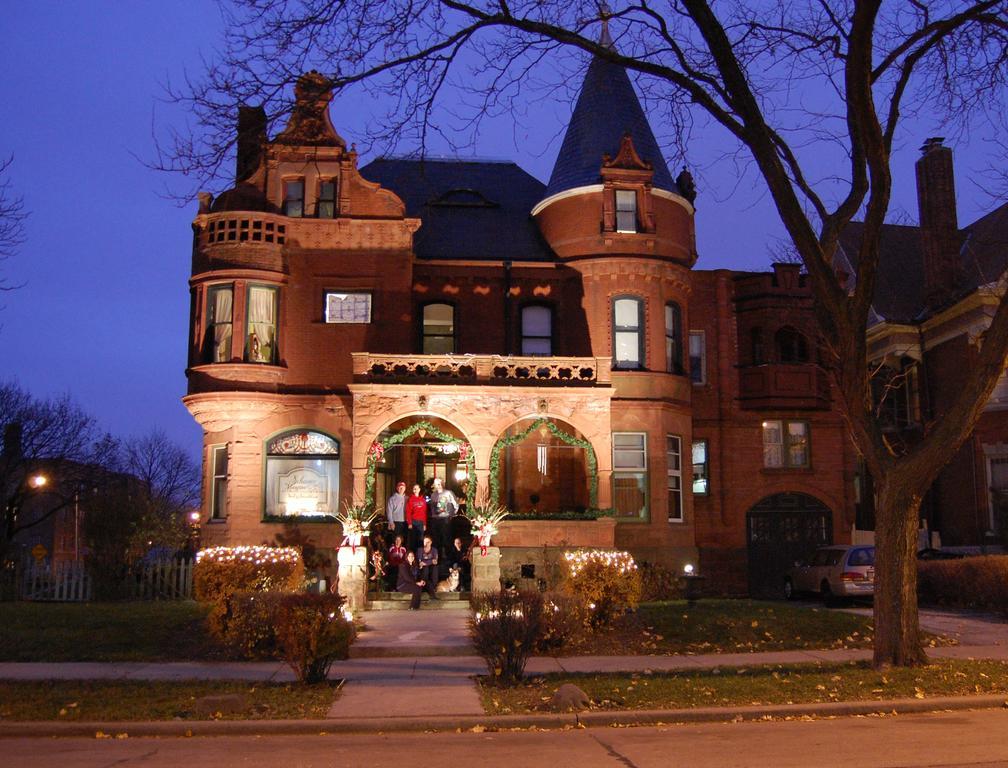 Schuster Mansion Bed & Breakfast Милуоки Екстериор снимка