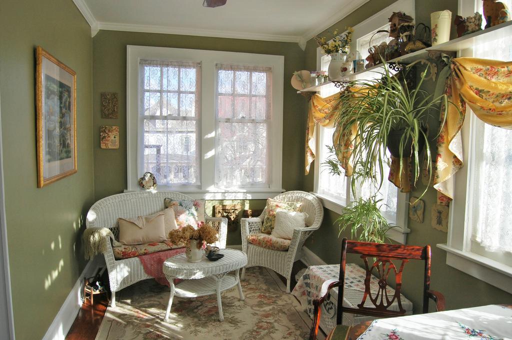 Schuster Mansion Bed & Breakfast Милуоки Стая снимка